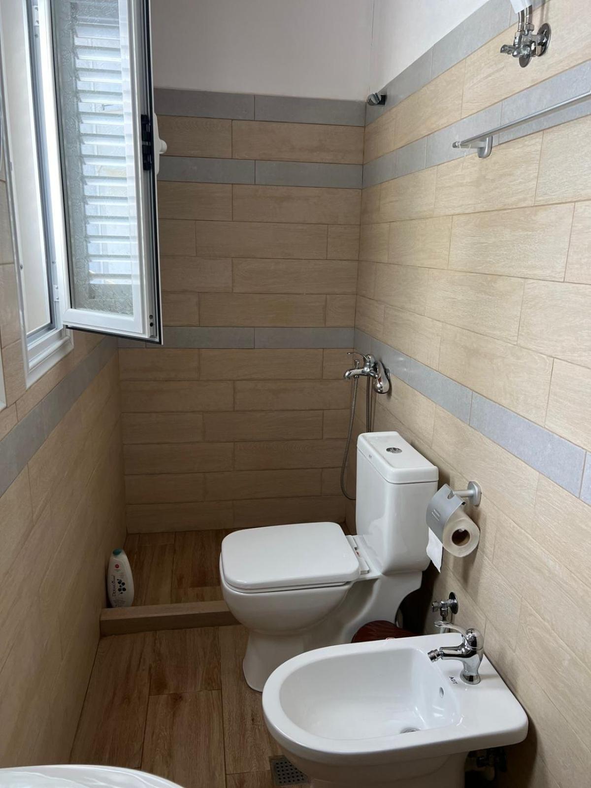 Guest House Emiljos Flamur Berat Exterior photo
