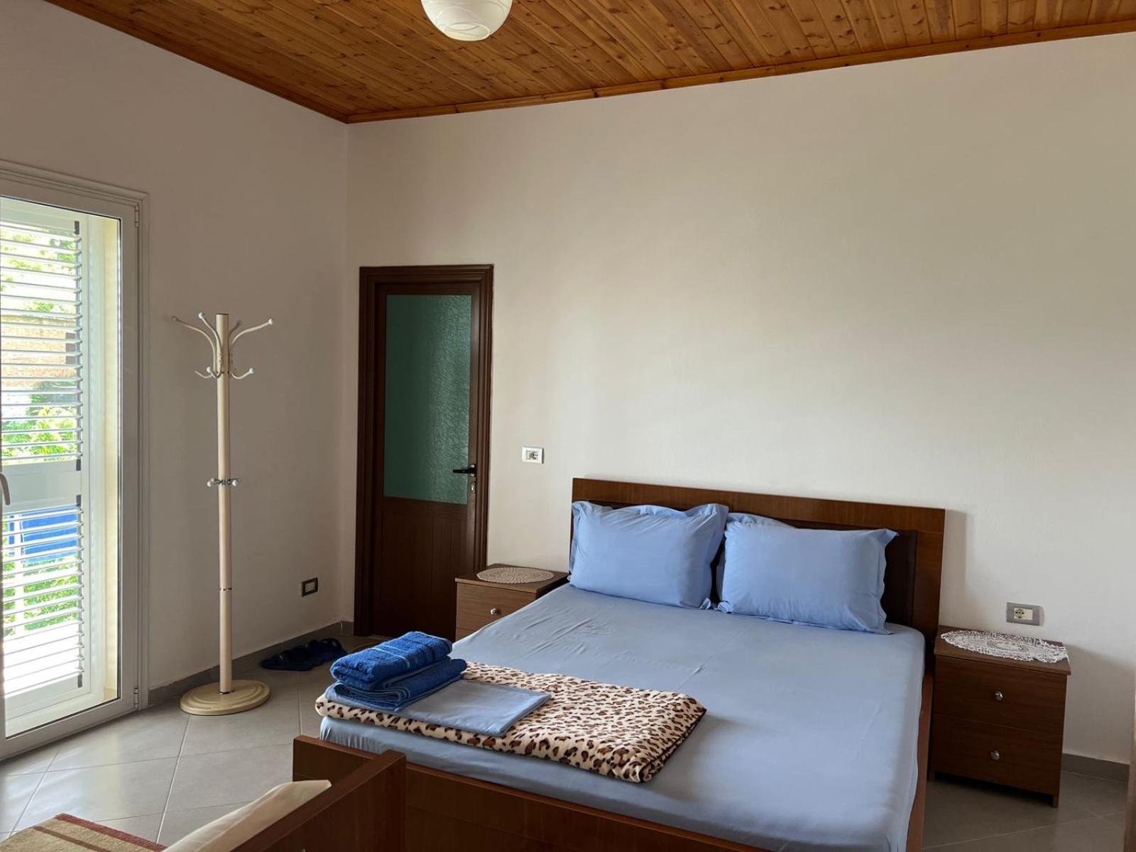 Guest House Emiljos Flamur Berat Exterior photo