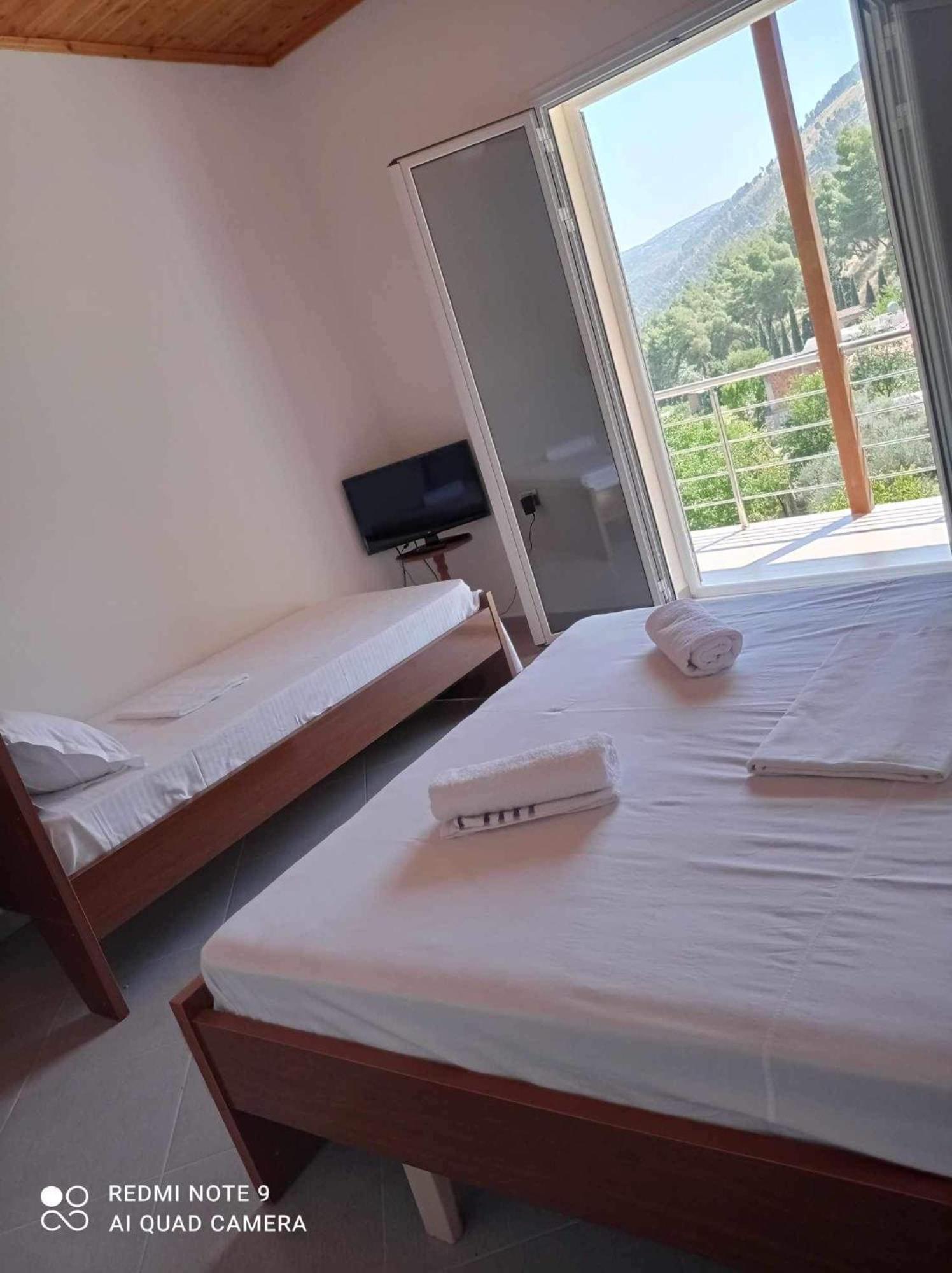 Guest House Emiljos Flamur Berat Exterior photo