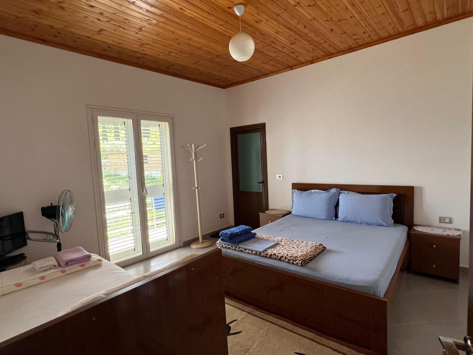 Guest House Emiljos Flamur Berat Exterior photo