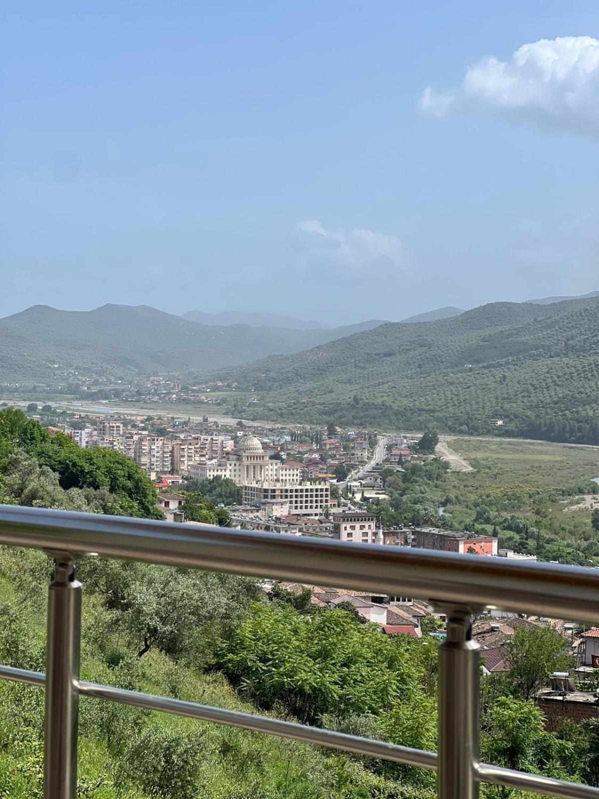 Guest House Emiljos Flamur Berat Exterior photo